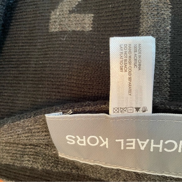 Michael Kors women’s hat and scarf combo.  Black and gray.  NWT’s - Picture 4 of 4